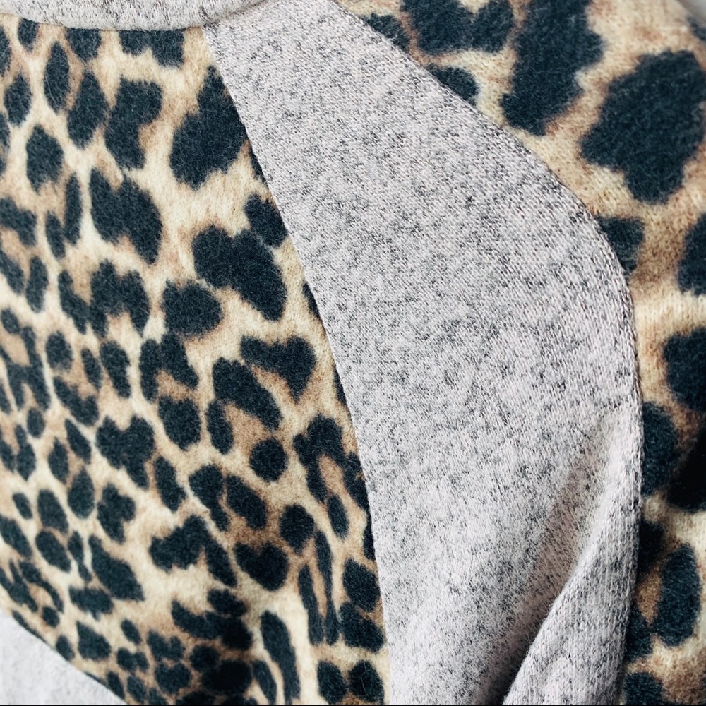 Soft and Cozy Brushed Fabric Crew Neck Sweater Top with Leopard🐾Contrast Print - Picture 7 of 8